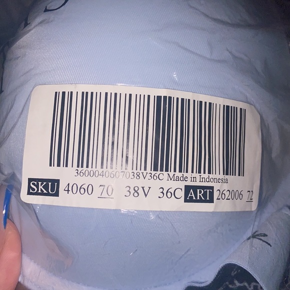 Victoria secret bras - Picture 3 of 3